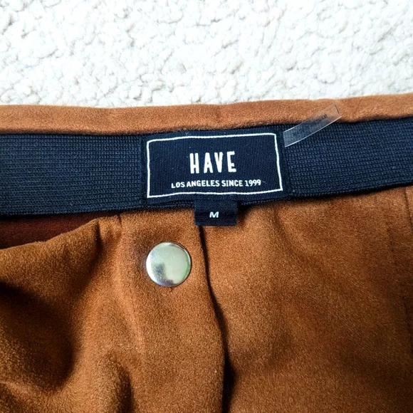 Brown suede mini skirt with a stretchy waistband, size medium - Picture 3 of 4